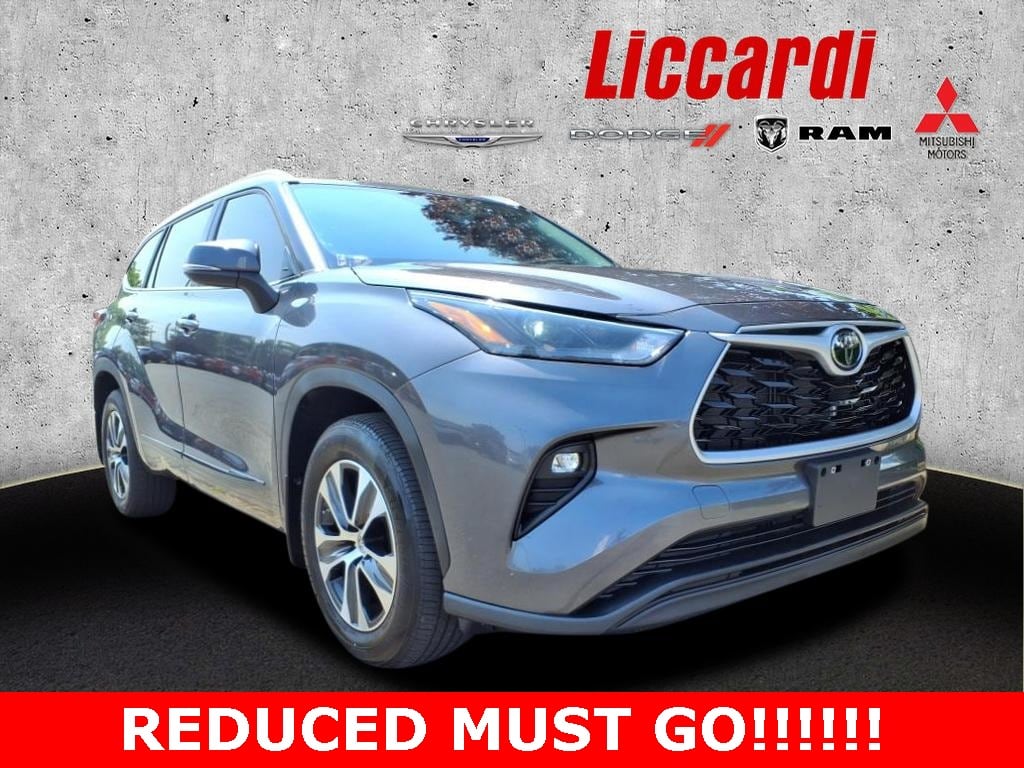 2023 Toyota Highlander XLE's photo