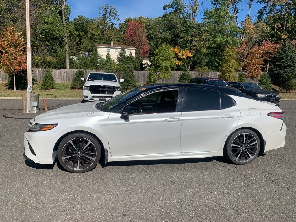 2019 Toyota Camry XSE photo 2