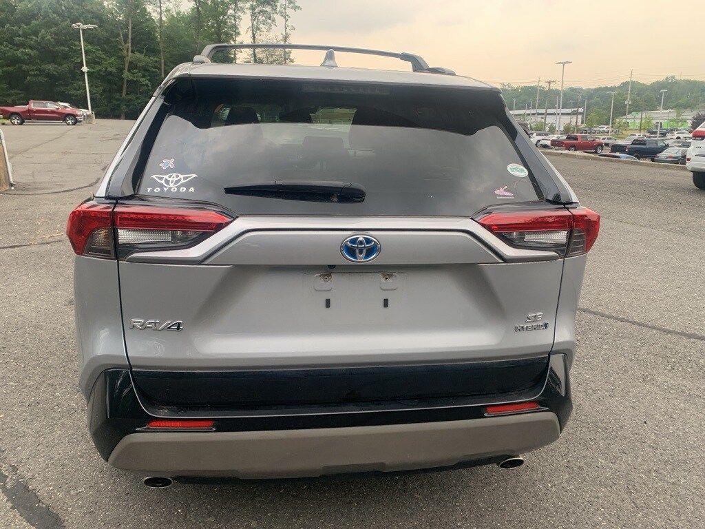 2022 Toyota RAV4 Hybrid SE photo 4