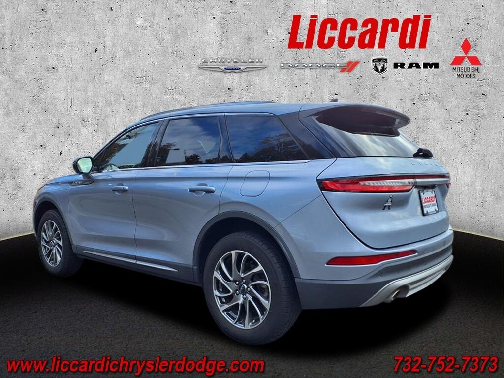 2022 Lincoln Corsair Standard photo 3