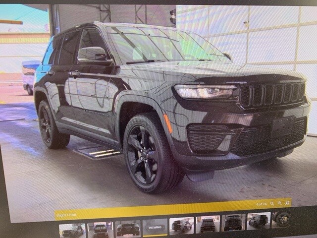 2022 Jeep Grand Cherokee Altitude photo 4