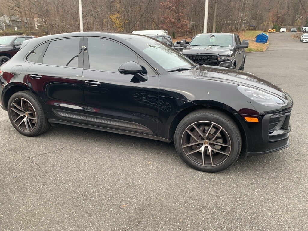 2023 Porsche Macan T photo 4