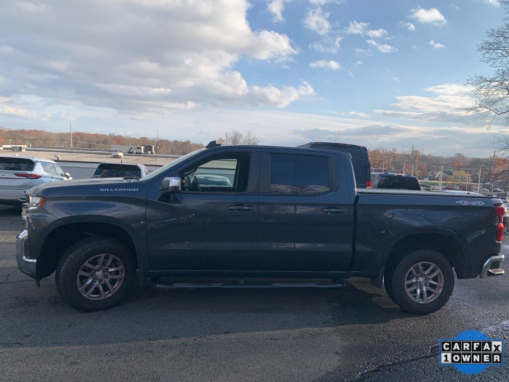 2021 Chevrolet Silverado 1500 LT photo 2