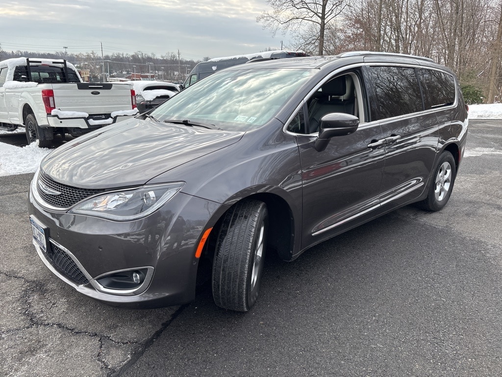2017 Chrysler Pacifica Touring-L Plus's photo