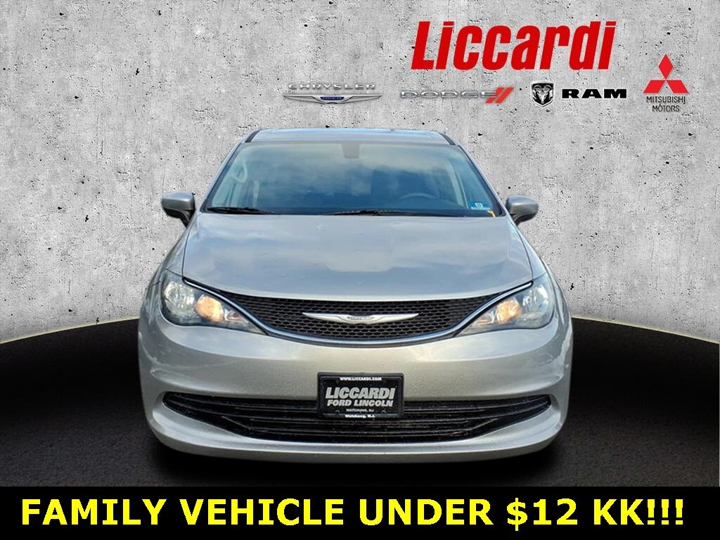 Used 2017 Chrysler Pacifica Touring Minivan/Van