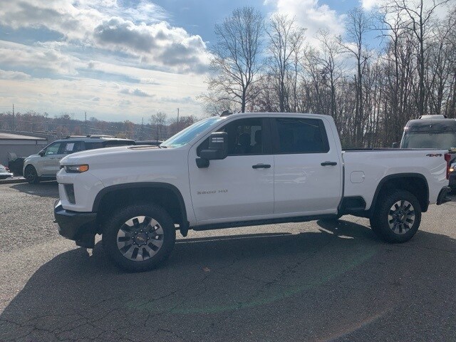 2022 Chevrolet Silverado 2500HD Custom photo 2