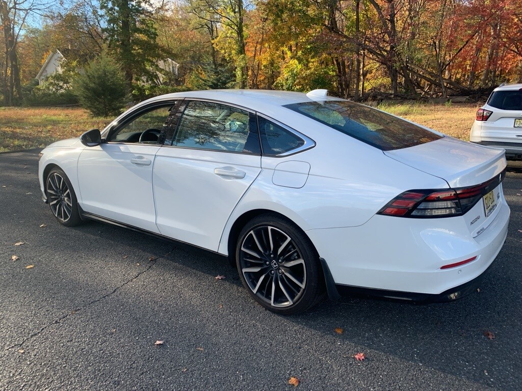 2023 Honda Accord Hybrid Touring photo 3
