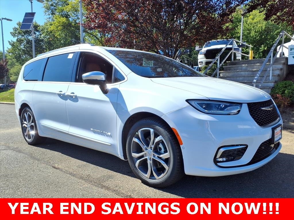 2026 Chrysler Pacifica Pinnacle's photo