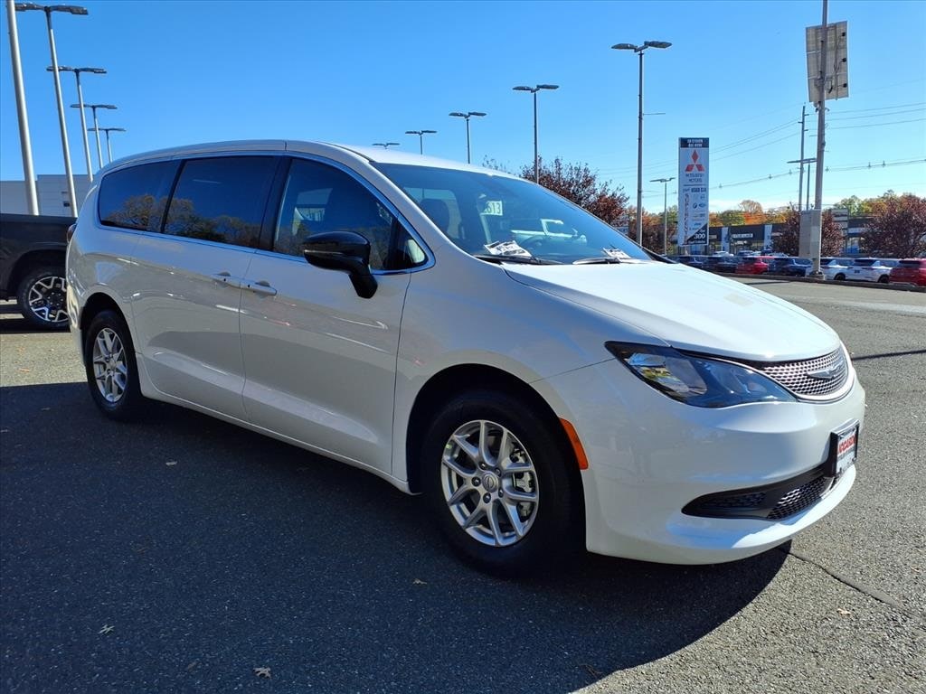 2026 Chrysler Voyager LX's photo