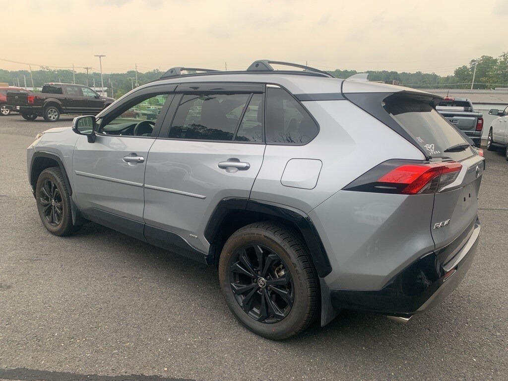 2022 Toyota RAV4 Hybrid SE photo 3