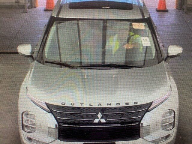2025 Mitsubishi Outlander PHEV SE photo 2
