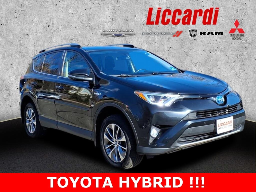 2018 Toyota RAV4 XLE's photo