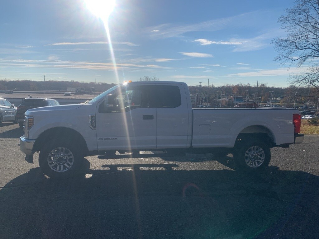 2019 Ford F-350 XLT photo 2