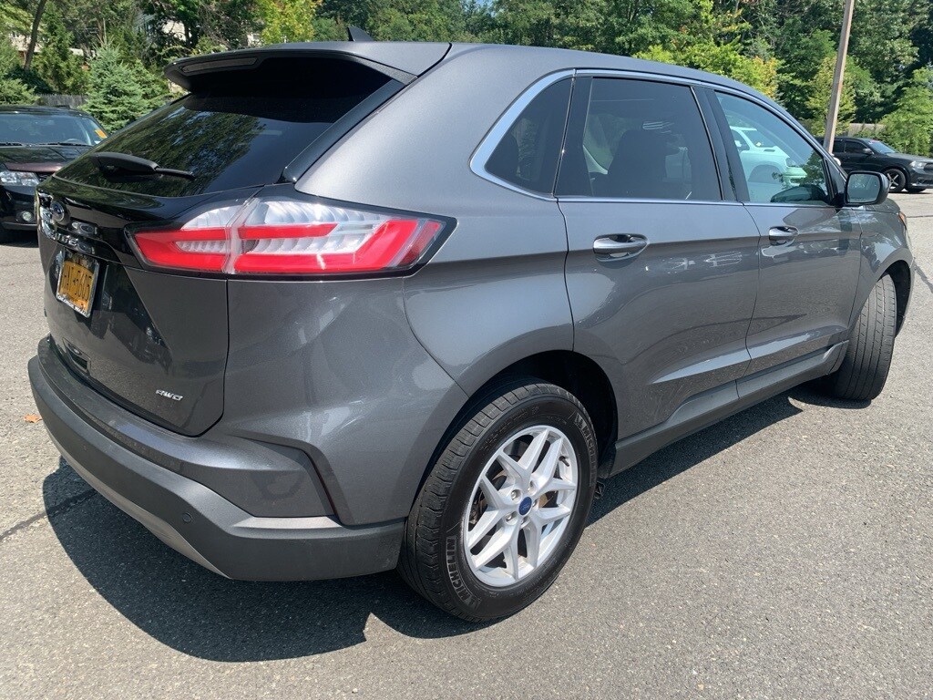 2022 Ford Edge SEL photo 4