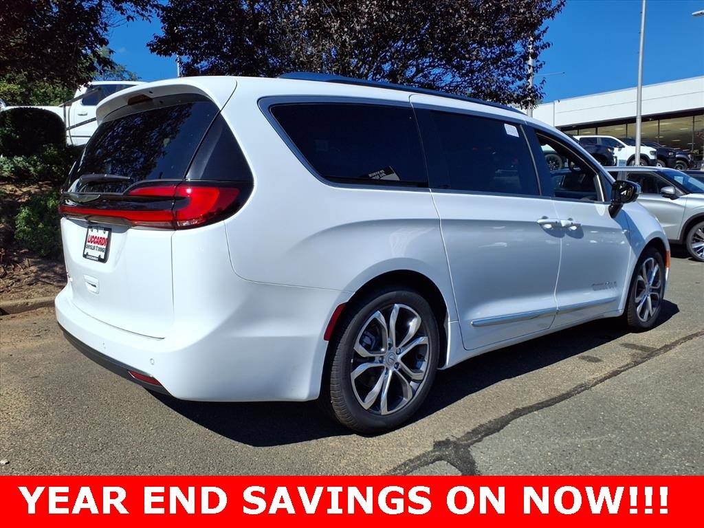 New 2026 Chrysler Pacifica PINNACLE Passenger Van