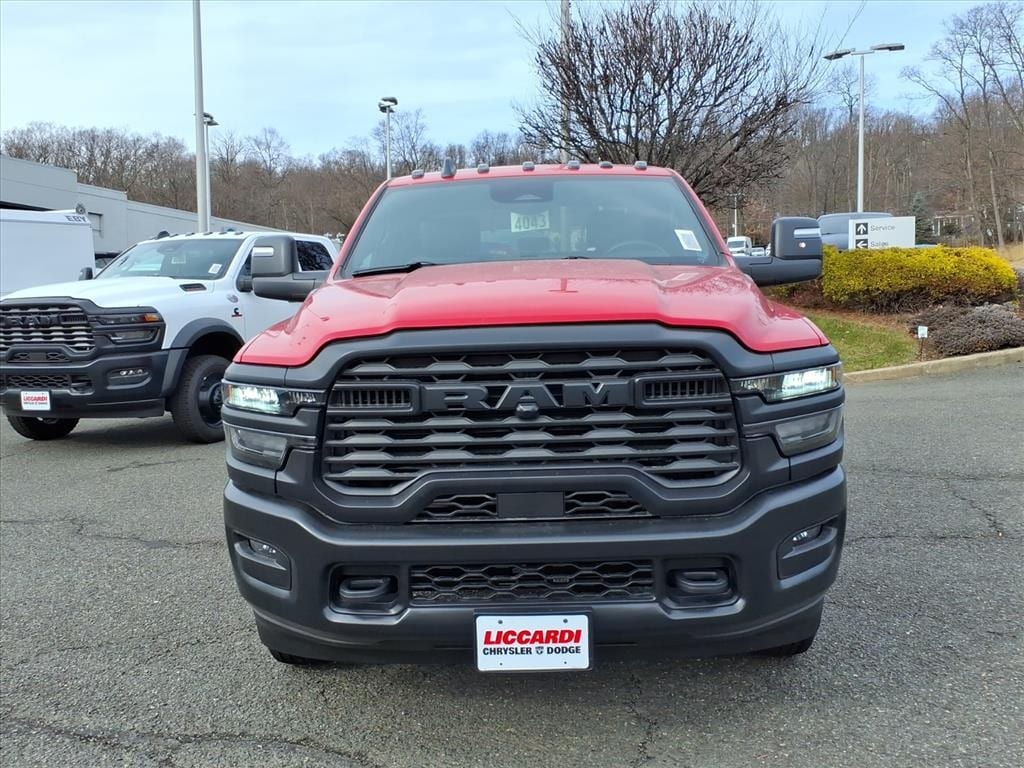 New 2026 Ram 3500 Chassis Cab TRADESMAN CREW 4X4 60' CA Pickup