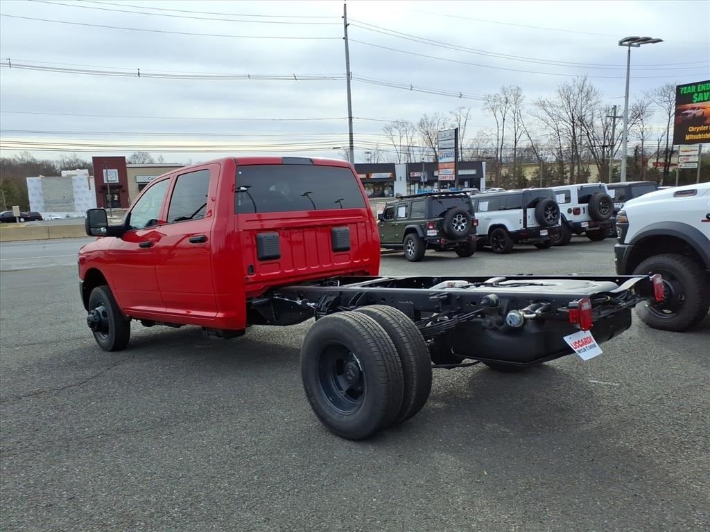 New 2026 Ram 3500 Chassis Cab TRADESMAN CREW 4X4 60' CA Pickup