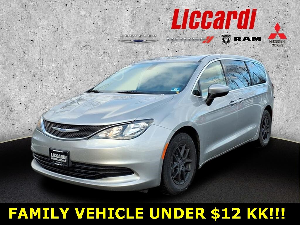 Used 2017 Chrysler Pacifica Touring Minivan/Van