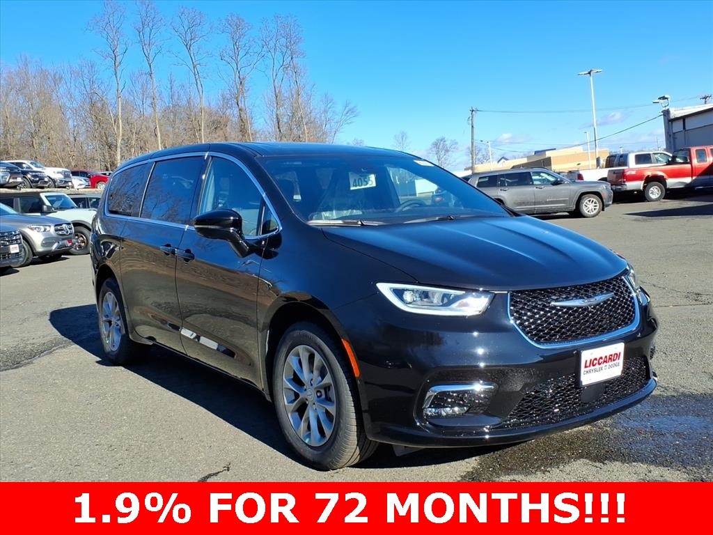 2026 Chrysler Pacifica Limited's photo