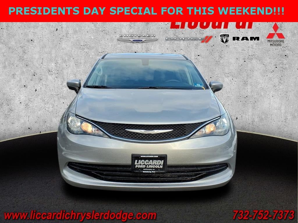 Used 2017 Chrysler Pacifica Touring Minivan/Van