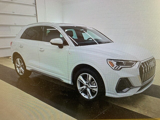 2024 Audi Q3 Premium Plus photo 3