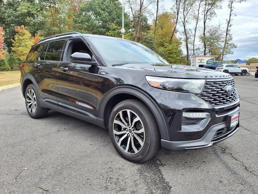 2022 Ford Explorer ST-LINE's photo