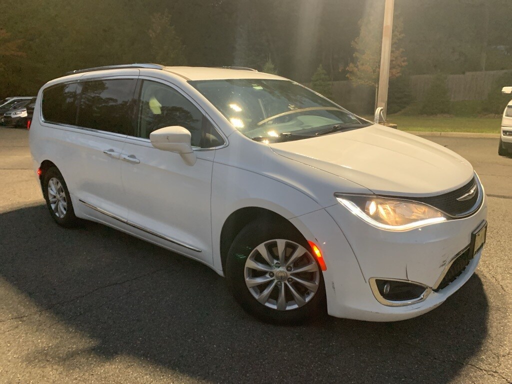 2019 Chrysler Pacifica Touring L photo 4