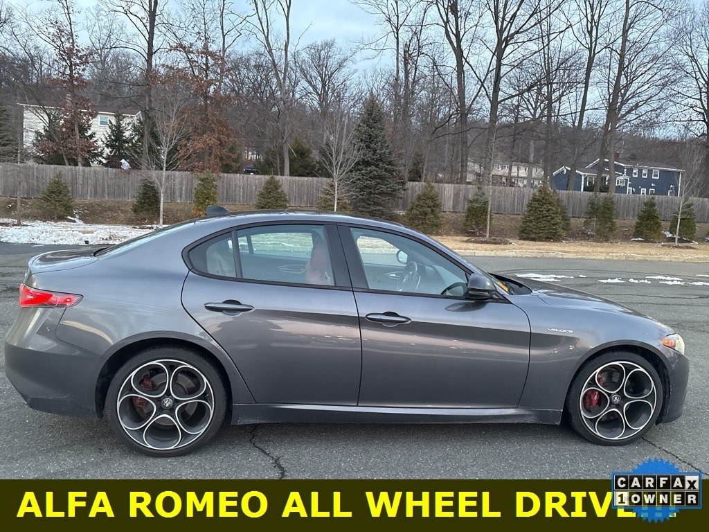 2024 Alfa Romeo Giulia Veloce's photo