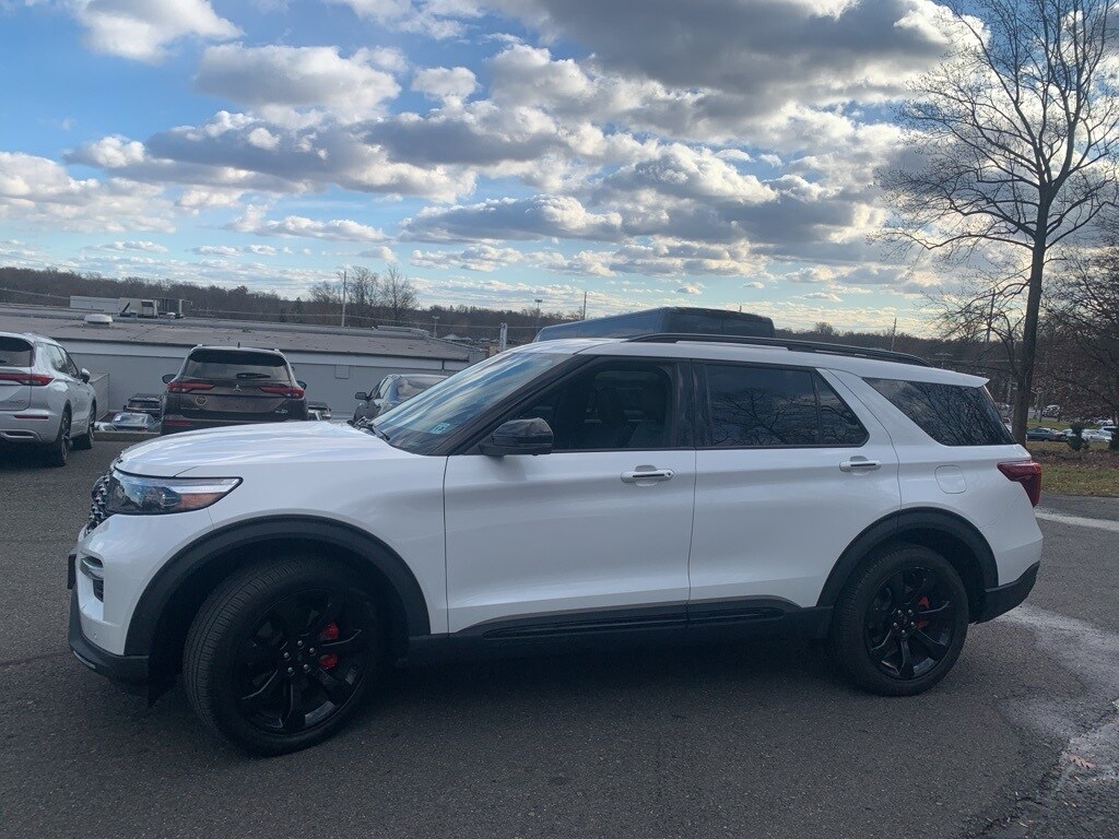 2023 Ford Explorer ST photo 2