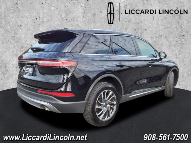 2021 Lincoln Corsair Standard photo 2