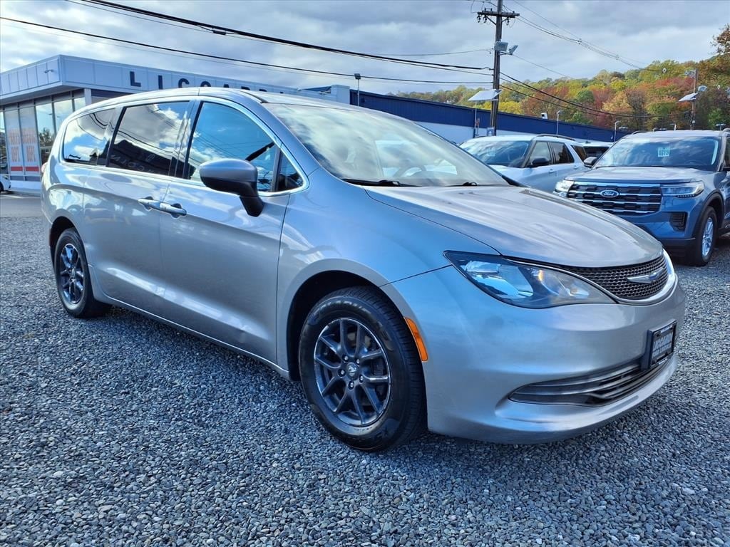 Used 2017 Chrysler Pacifica Touring Minivan/Van