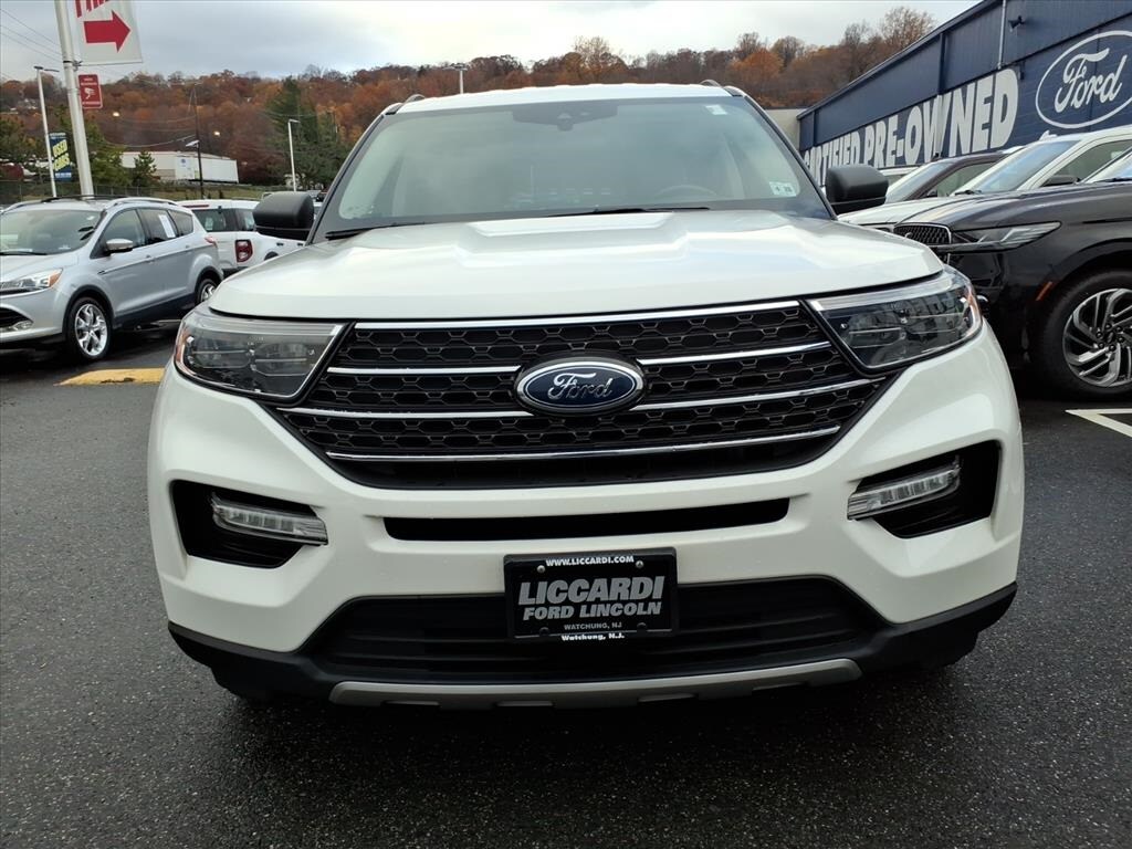 2023 Ford Explorer XLT photo 2
