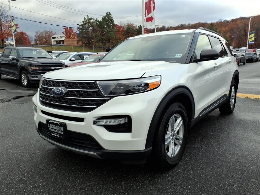 2023 Ford Explorer XLT photo 3