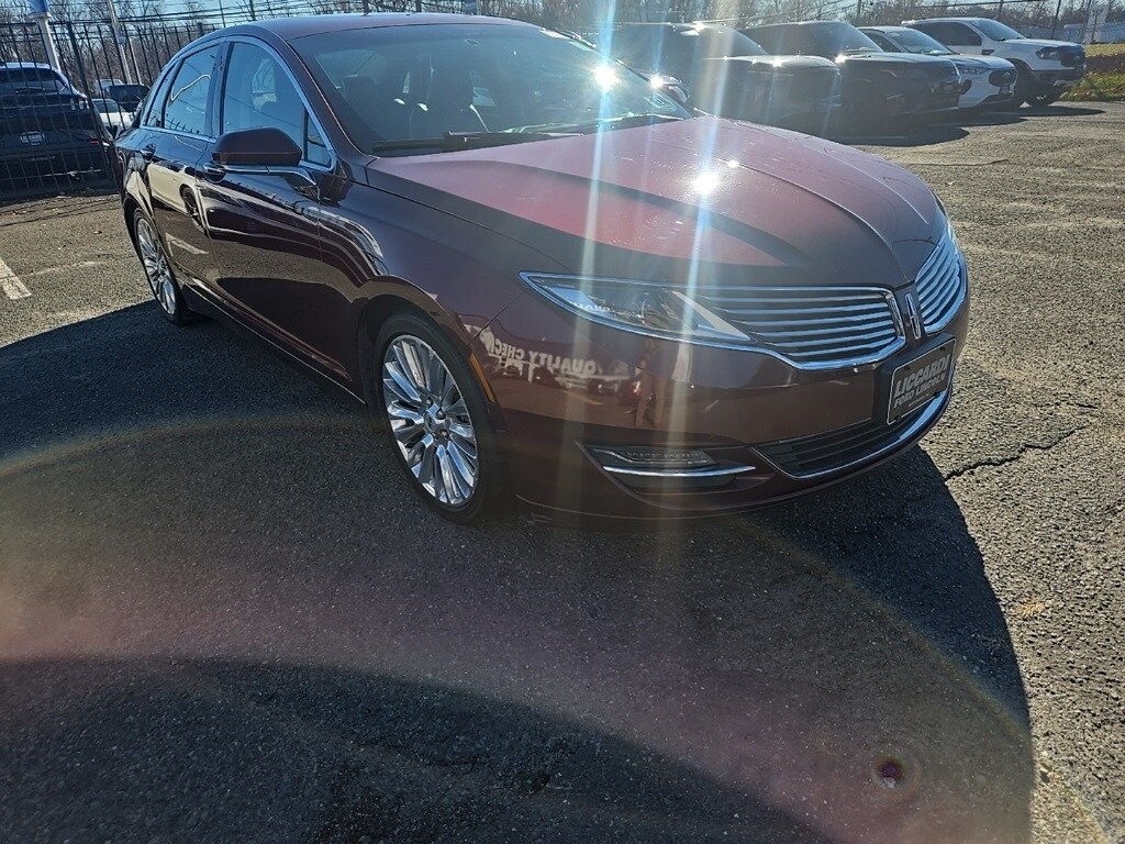 2016 Lincoln MKZ Base photo 2