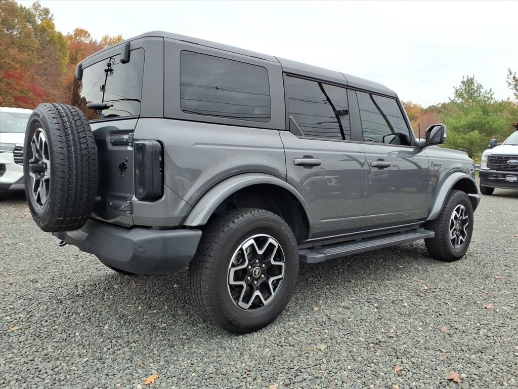2024 Ford Bronco Outer Banks photo 2