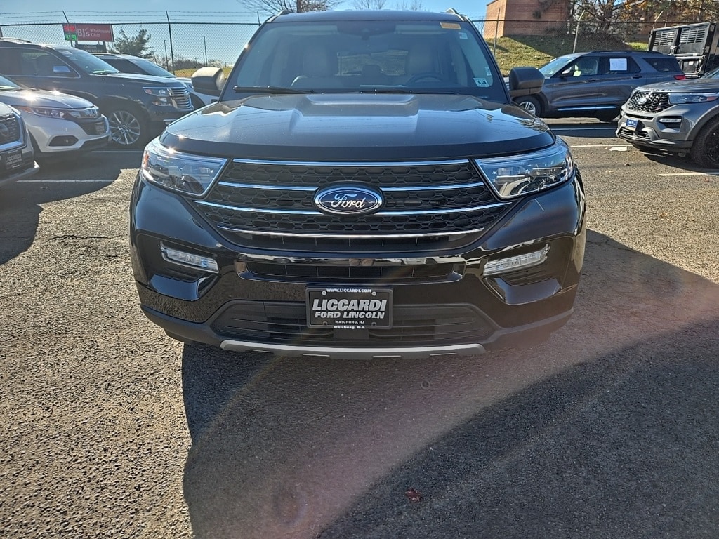 2023 Ford Explorer XLT photo 2