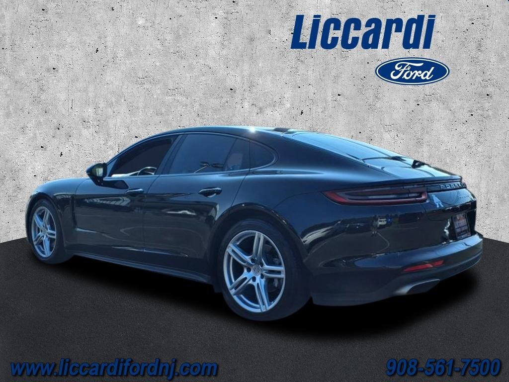 2018 Porsche Panamera 4 photo 3