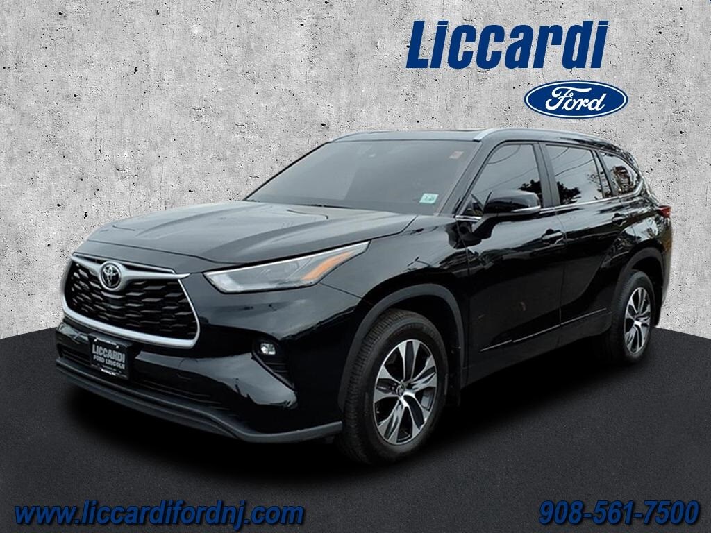2023 Toyota Highlander L photo 2