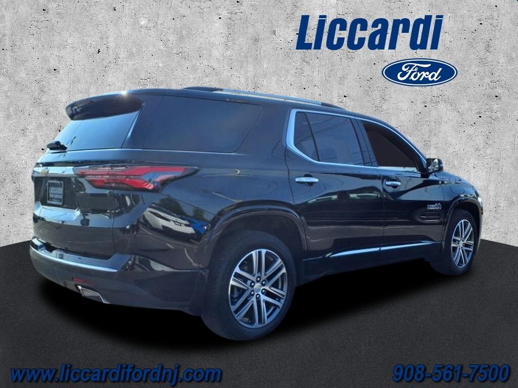 2023 Chevrolet Traverse High Country photo 2