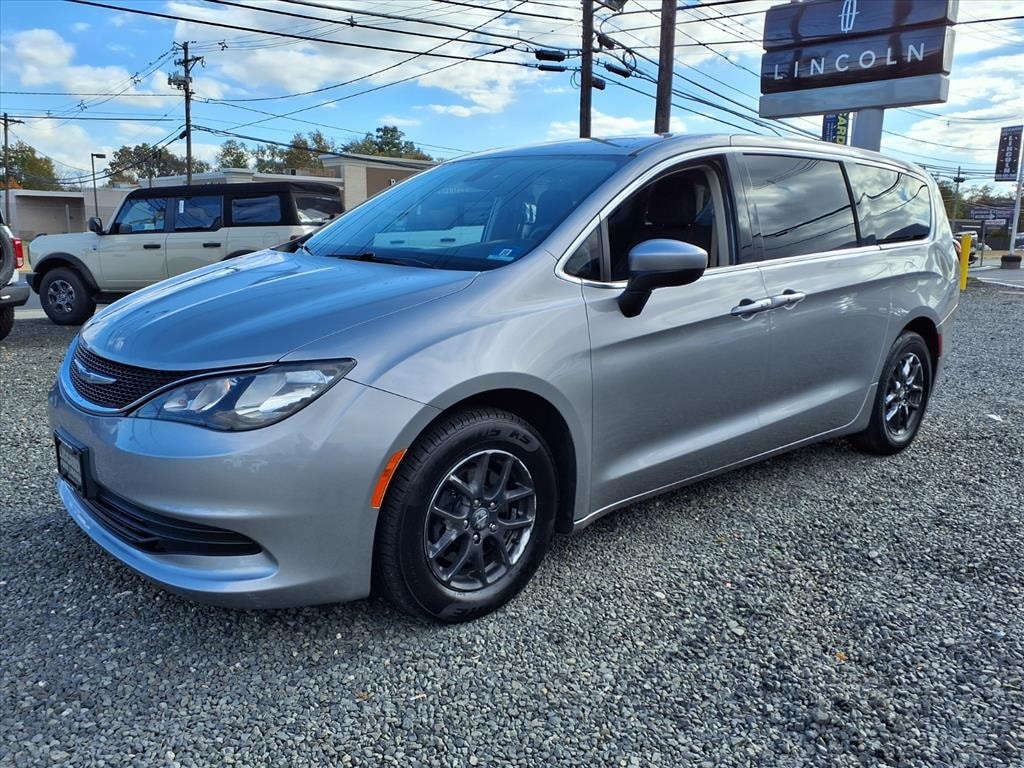 Used 2017 Chrysler Pacifica Touring Minivan/Van