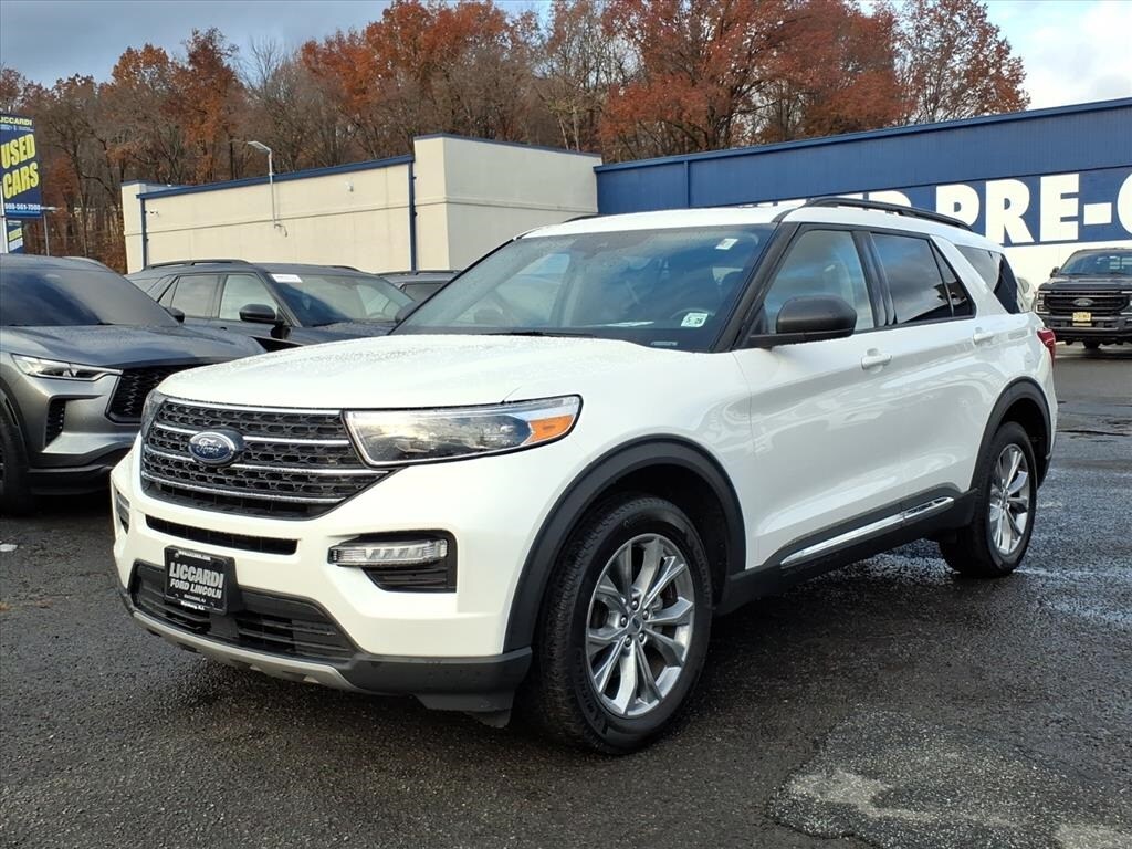 2023 Ford Explorer XLT photo 3