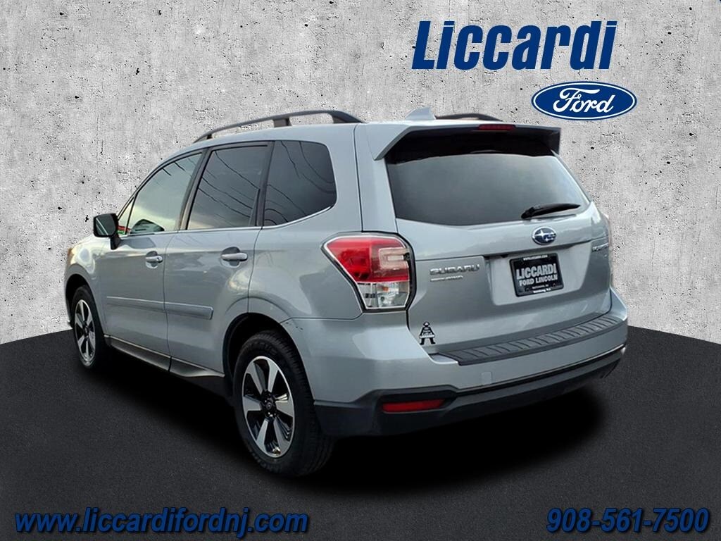 2018 Subaru Forester 2.5i Limited photo 2