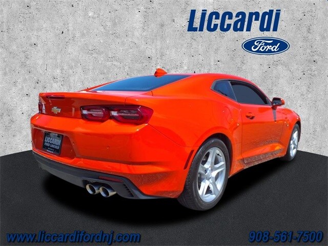 2021 Chevrolet Camaro 3LT photo 2