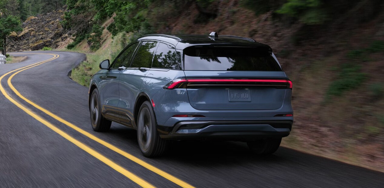 2026 Lincoln Nautilus vs 2026 Lexus RX at Liccardi Lincoln