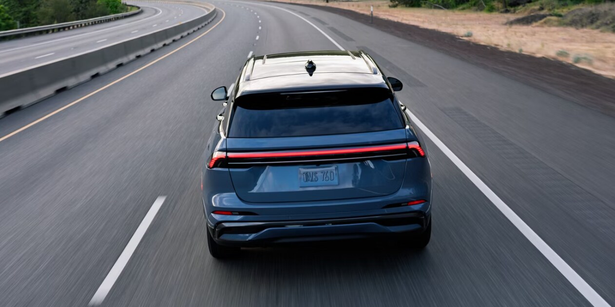 why drive the new lincoln nautilus over the new lexus rx suv