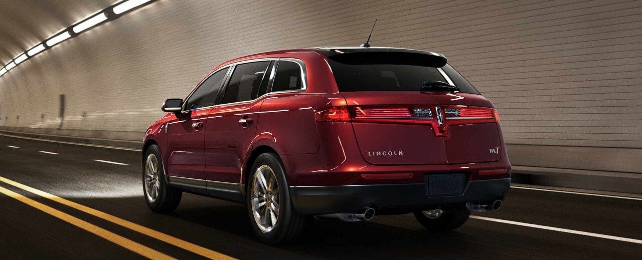 2018 Lincoln MKT rear red CROP.jpg