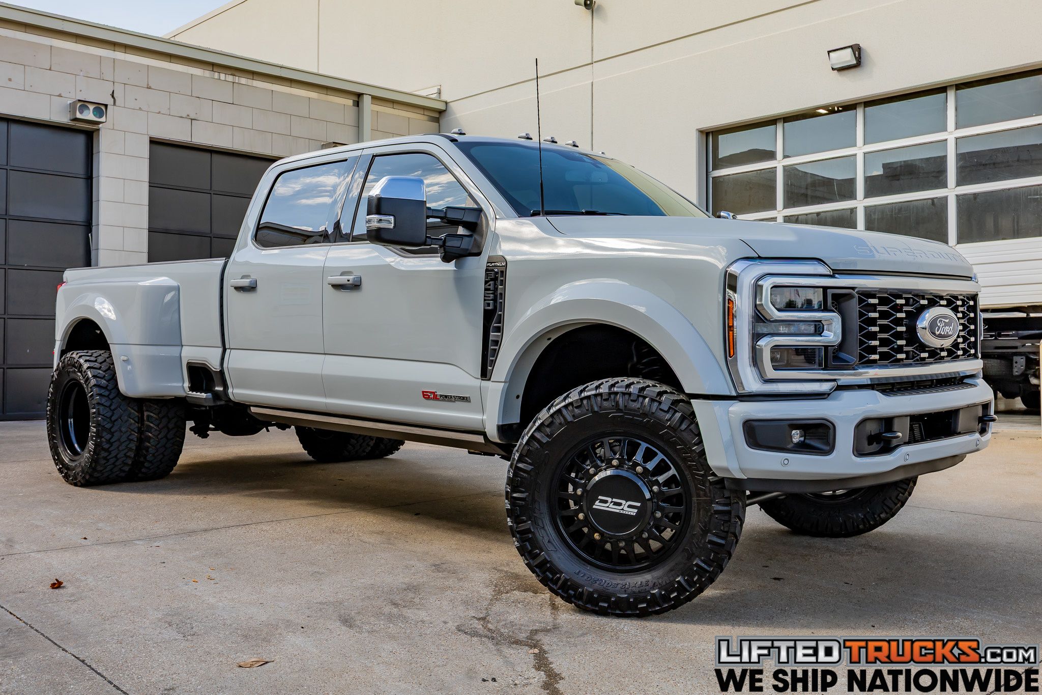 2025 Ford F-450 Platinum 4x4 Crew Cab 8' Box DRW's photo