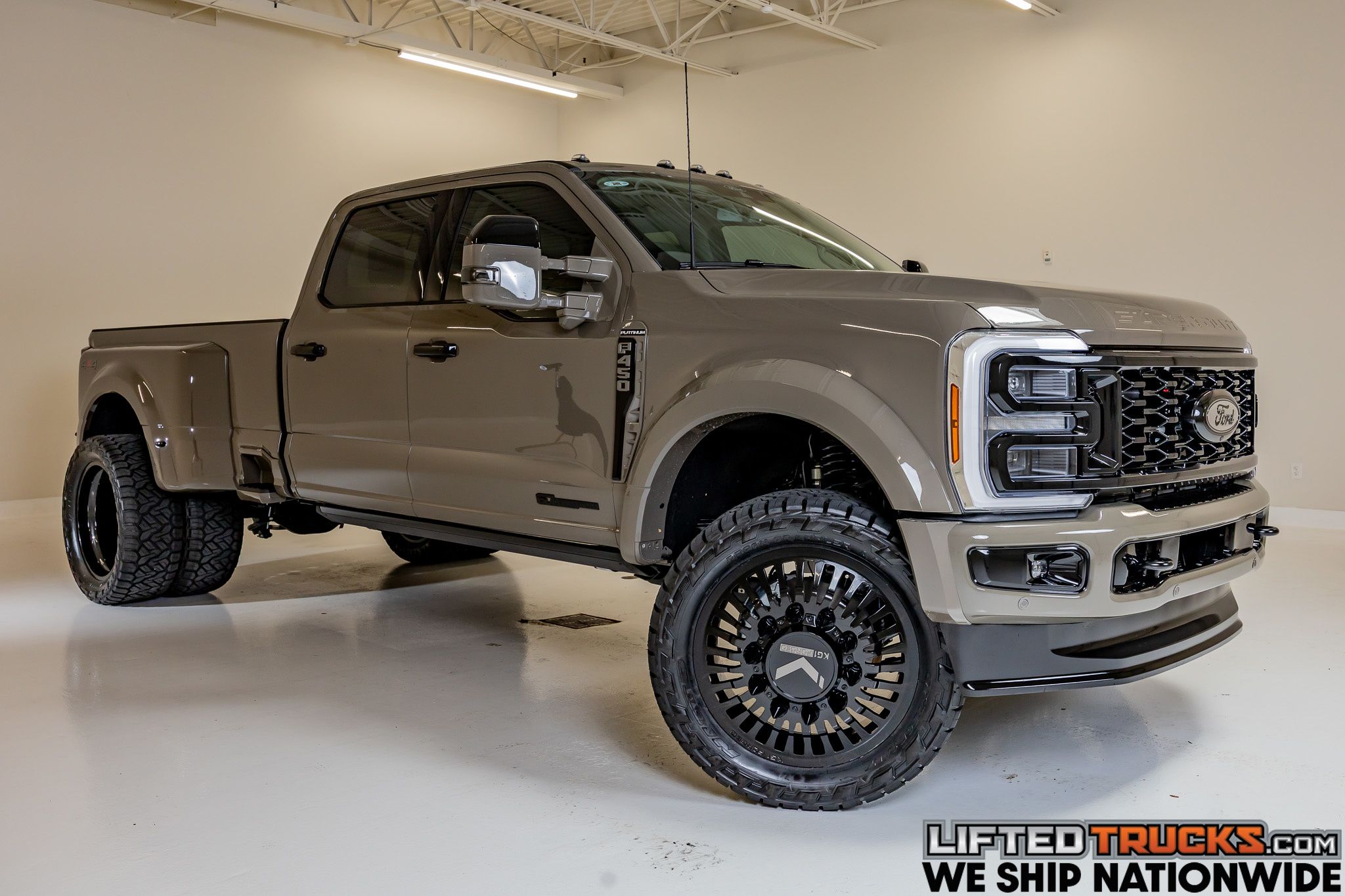 2026 Ford F-450 Platinum 4x4 Crew Cab 8' Box DRW's photo