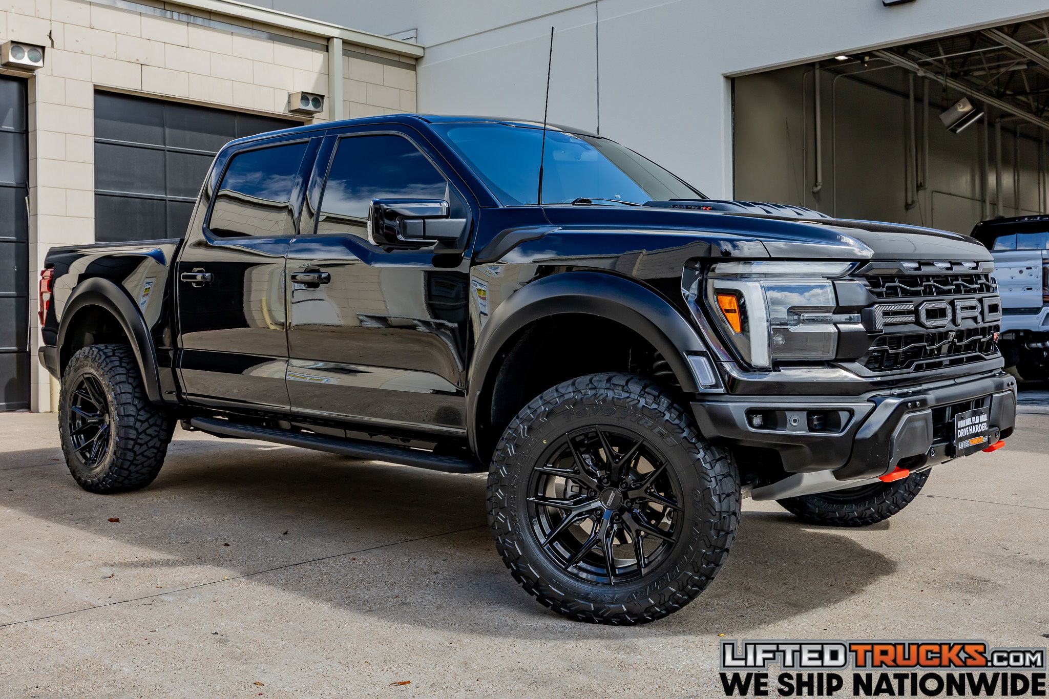 2025 Ford F-150 Raptor 4x4 SuperCrew 5-1/2 Box's photo