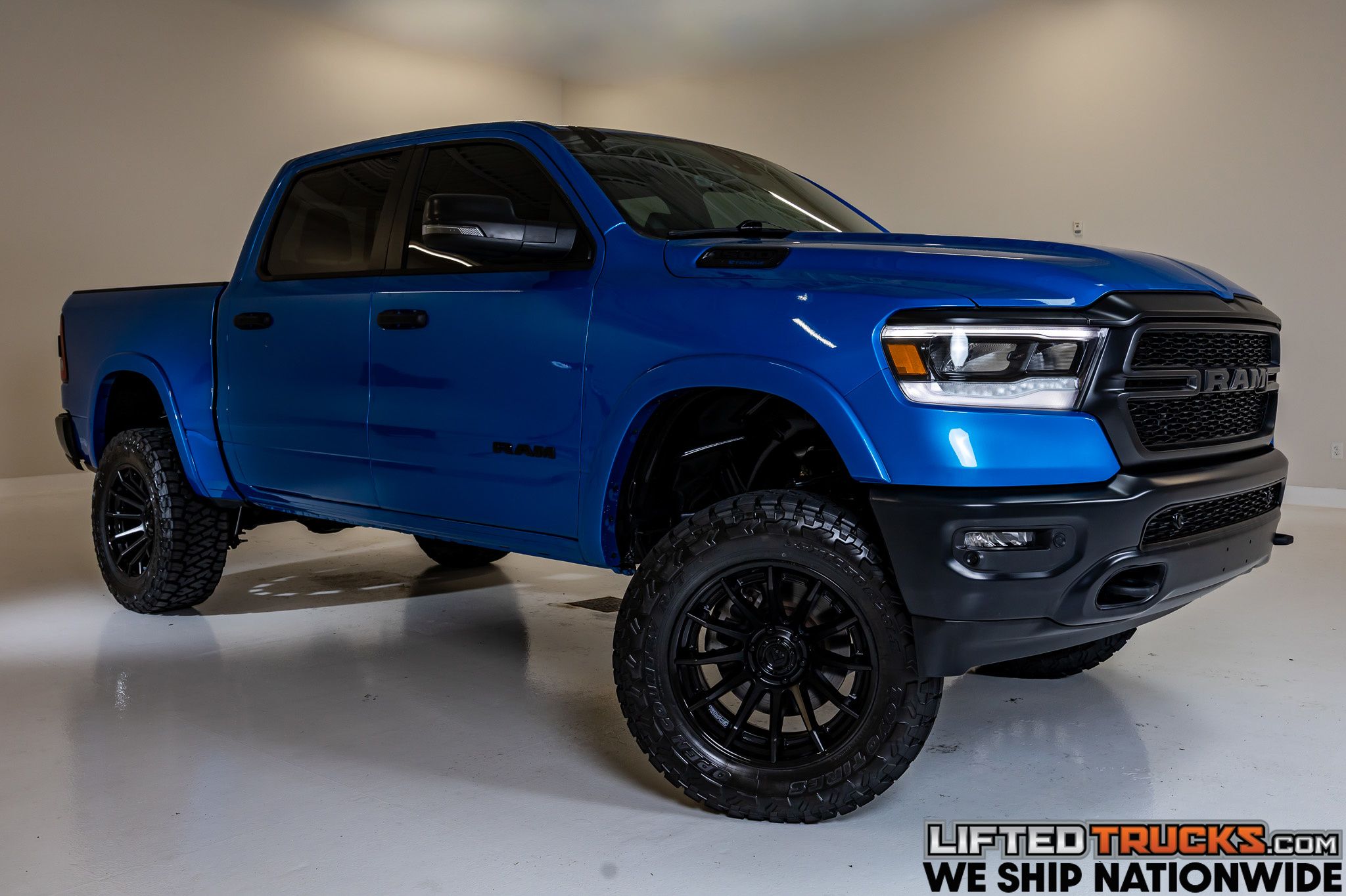 2023 RAM 1500 Big Horn/Lone Star 4x4 Crew Cab 5'7's photo